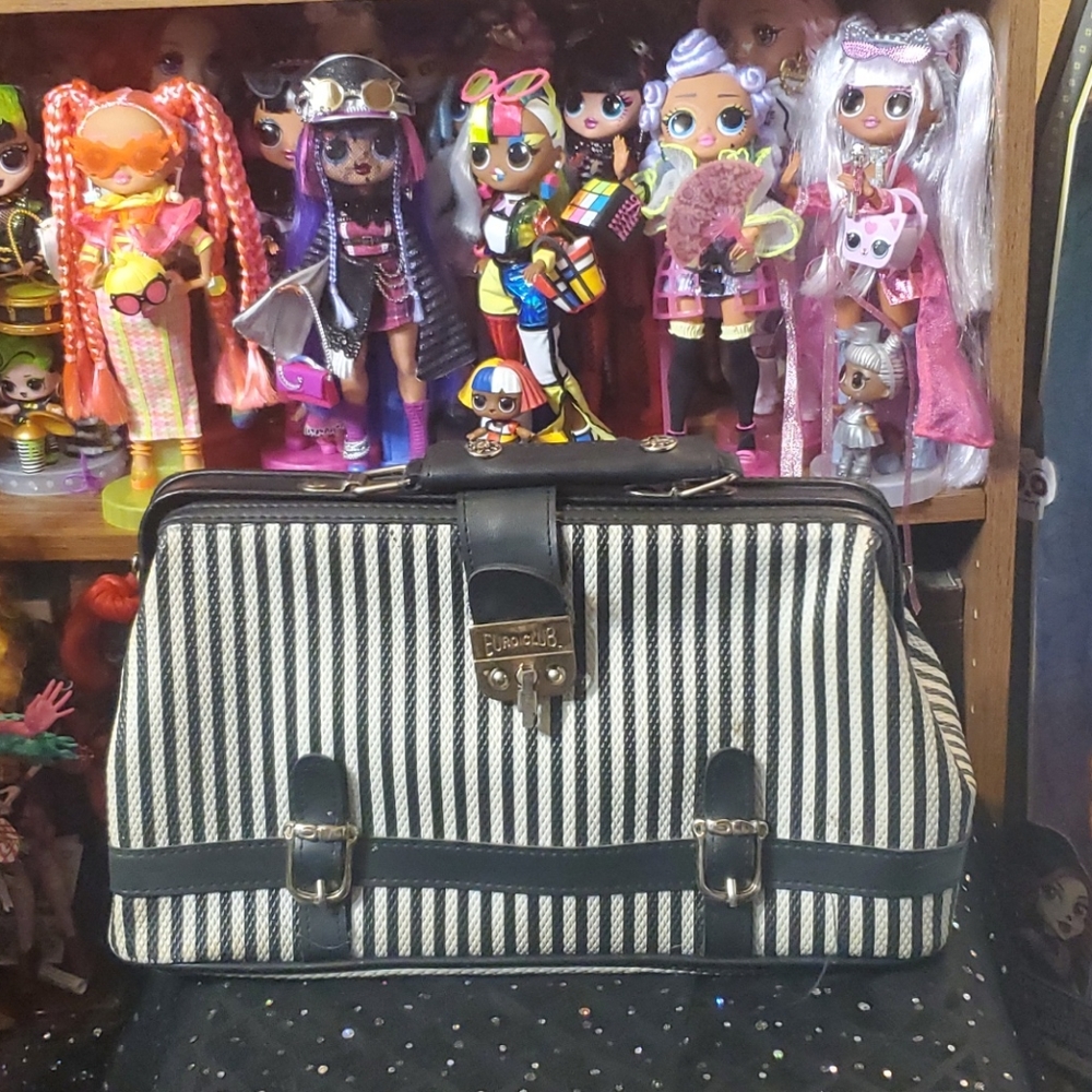 BLACK AND WHITE STRIPED PURSE